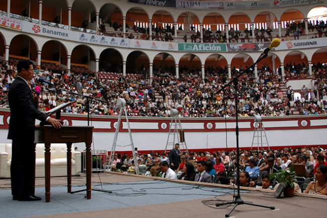Evento. Los Testigos de Jehová iniciaron una campaña para invitar a la gente a conmemorar con ellos la muerte de Cristo. /i/2013/03/478338.jpeg
