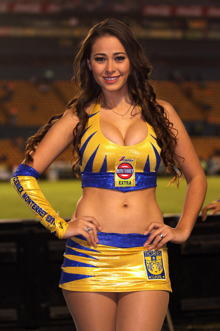 Por la chica. Чикас Беллас. Черлидерши Tigres. Горячая Мексиканская девушка.