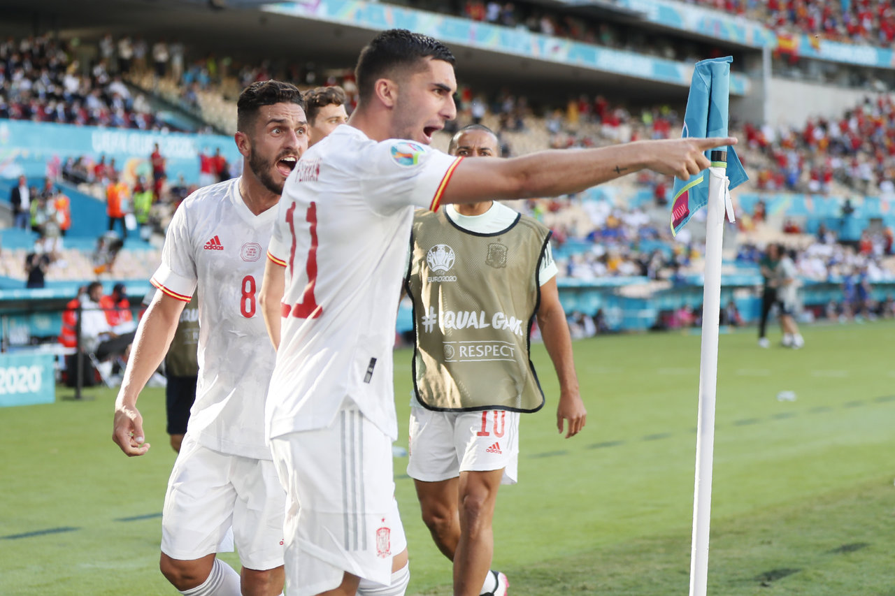 España golea 5-0 a Eslovaquia y avanza en Euro 2020