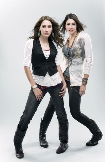 Hanna y Ashley talento al doble