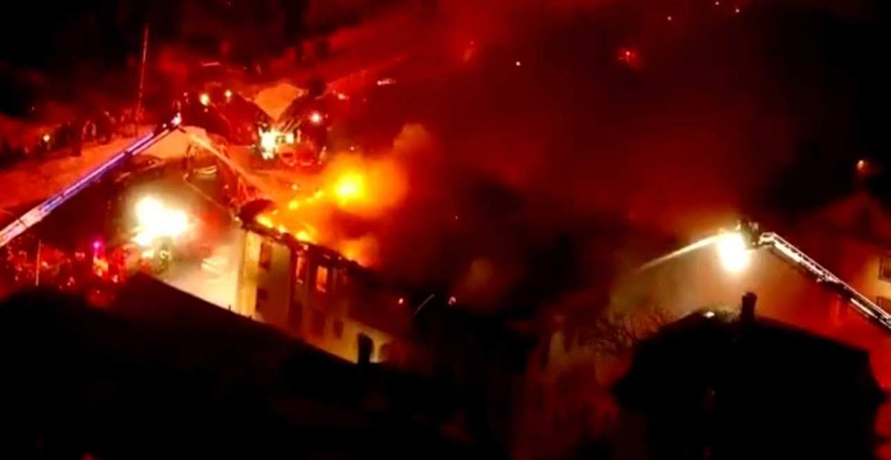 Reportan incendio en multifamiliar de Massachusetts
