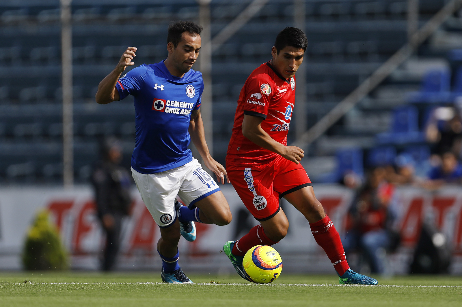 Cruz Azul tries to stay at the top; collides with Lobos Desaprovecha Pachuca and links with the Atlas